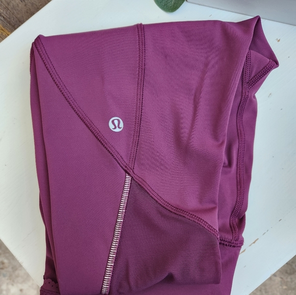 Women's Lululemon Cropped Capri Leggings Size 4 - Picture 6 of 8